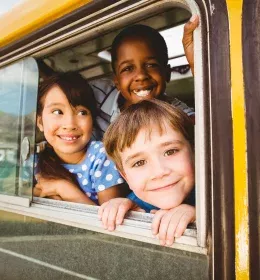 Enfants dans un bus