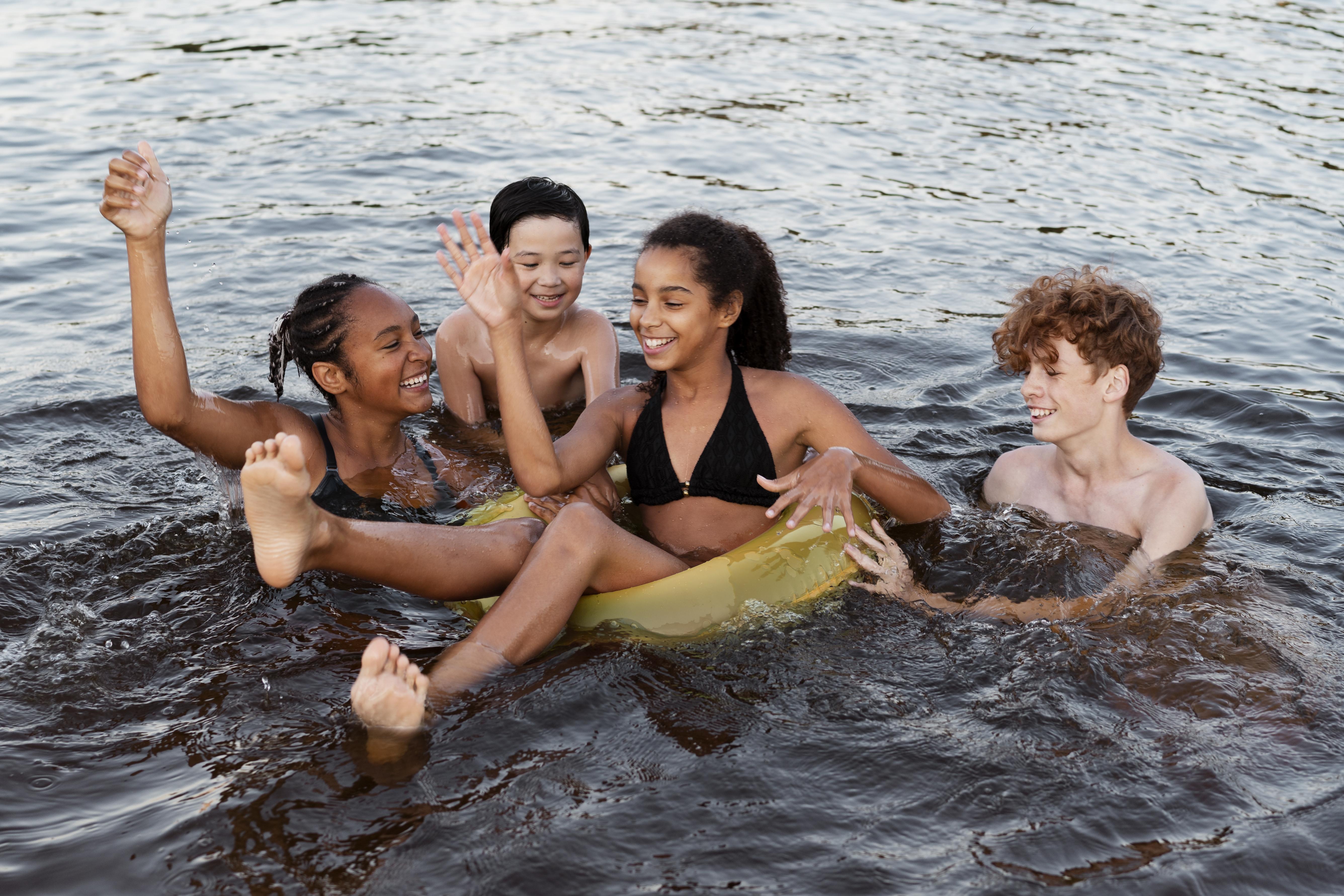 Enfant dans la montagne