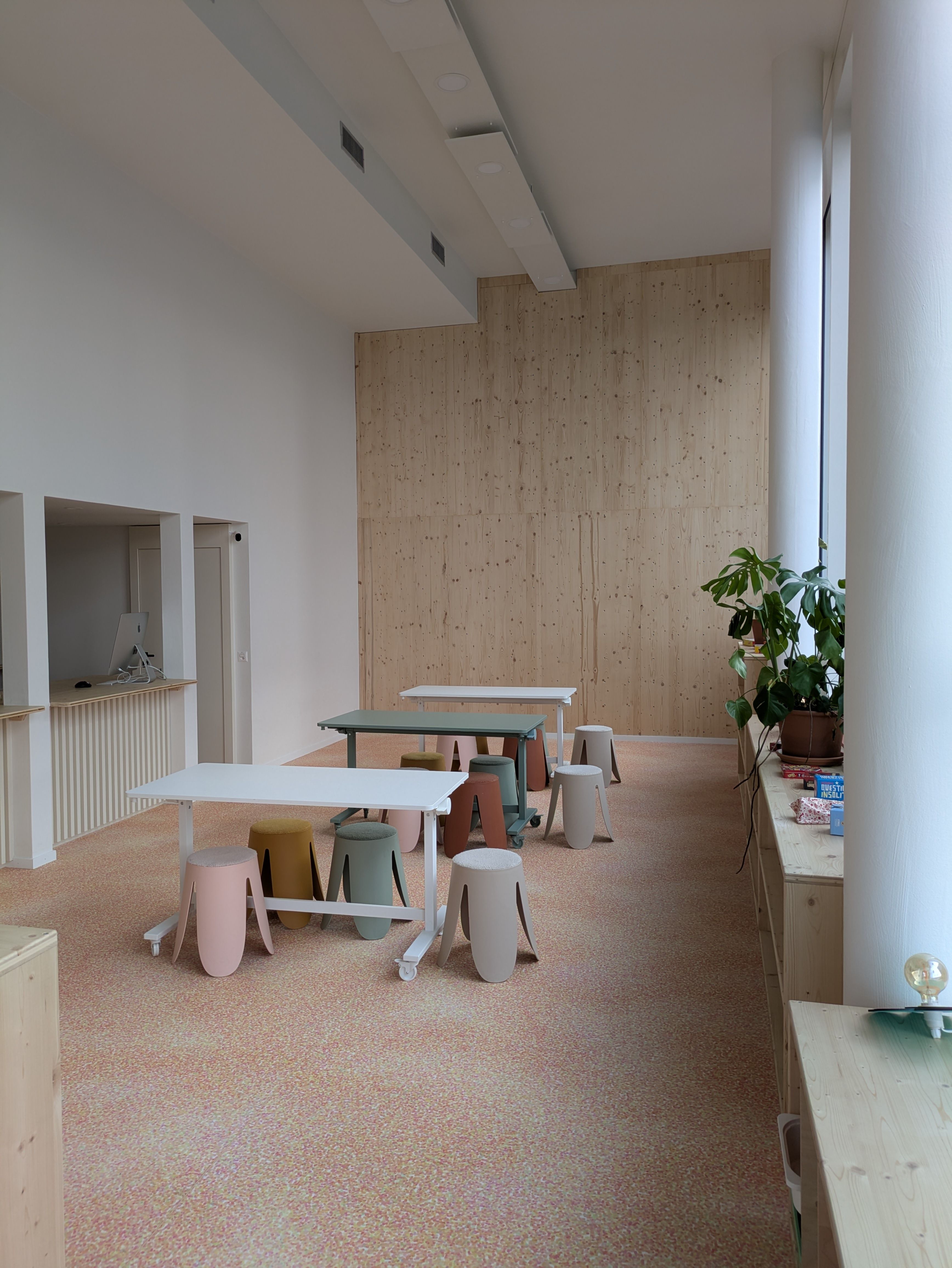 Enfant dans la montagne