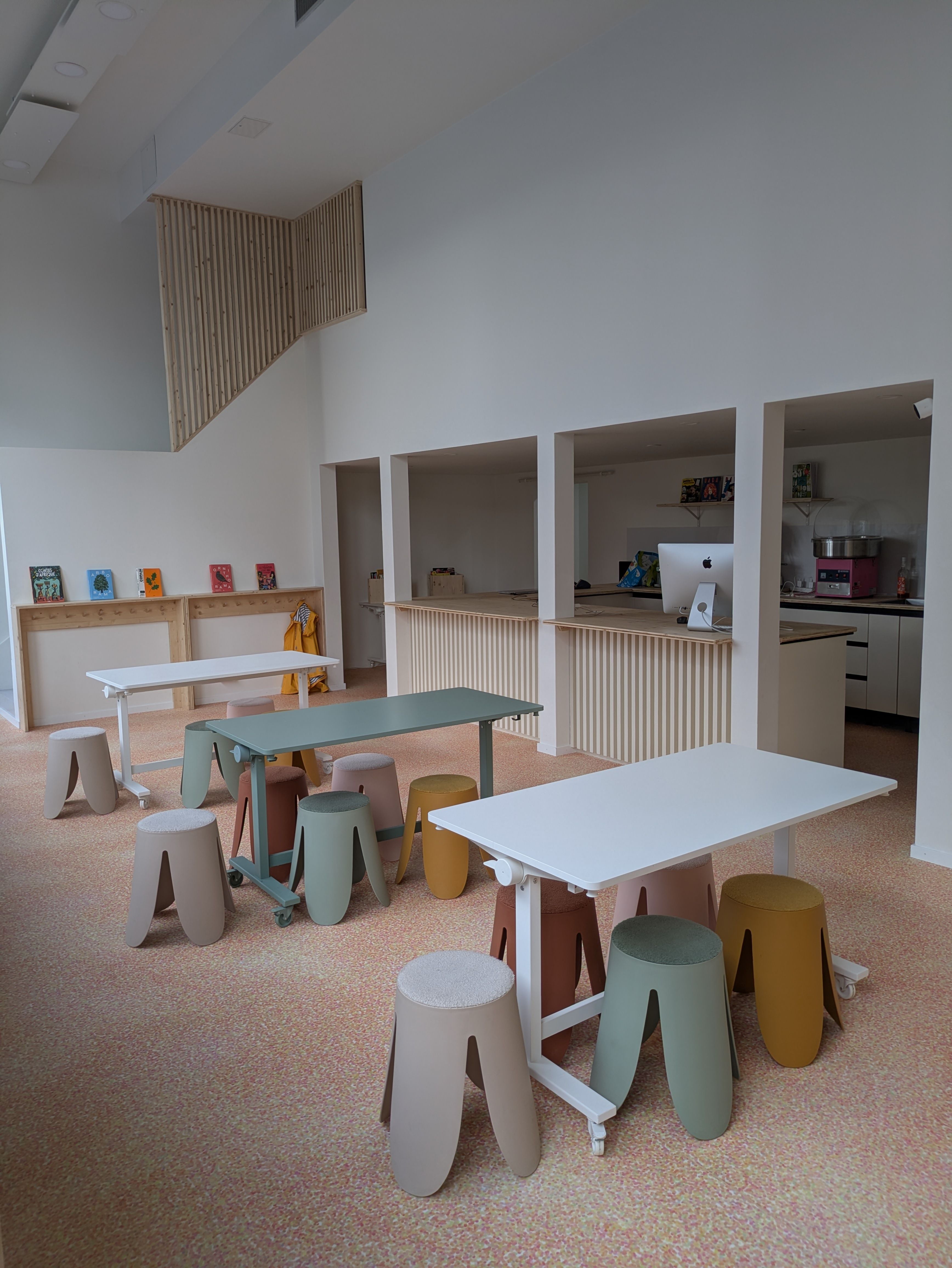 Enfants dans un champ